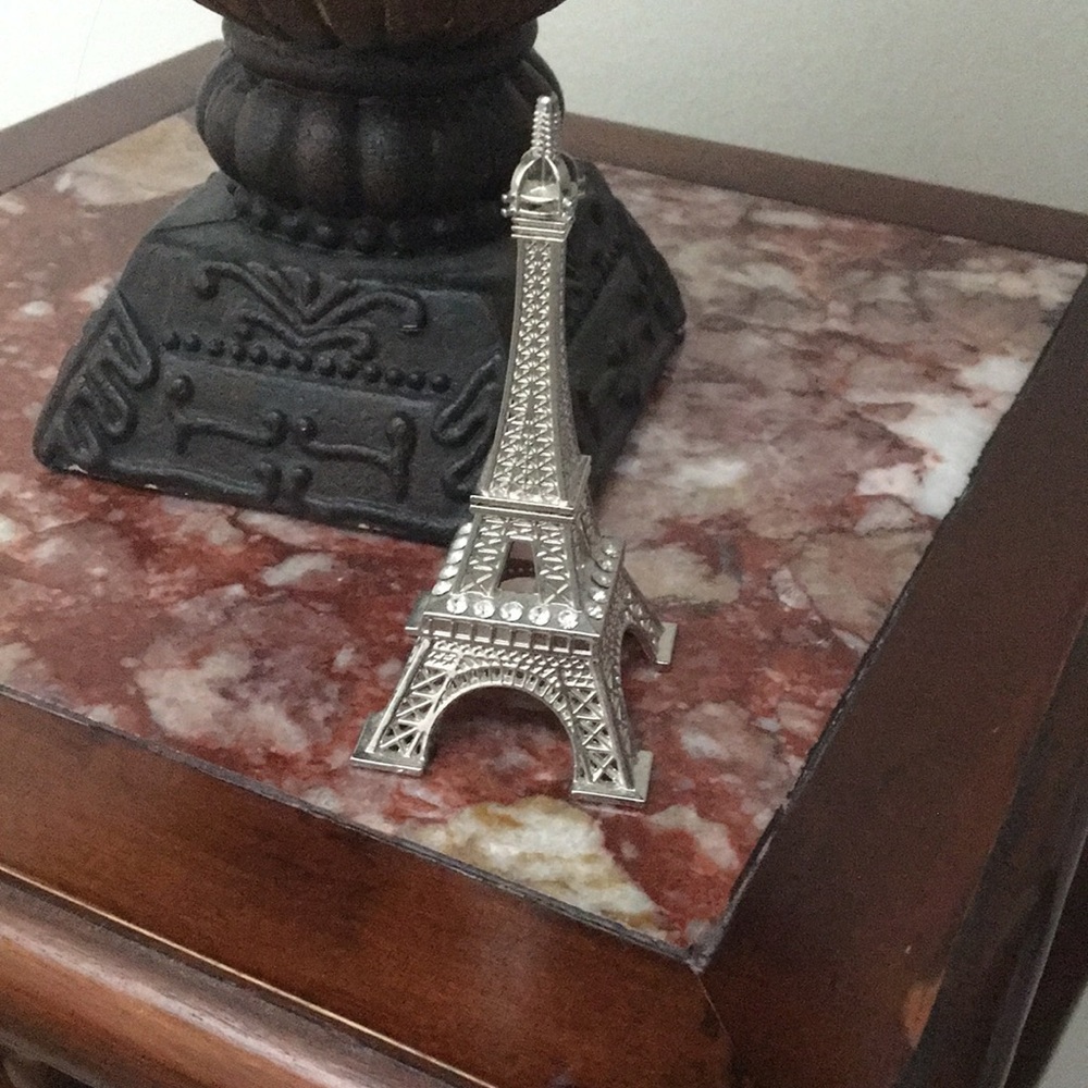 Mini Eiffel Tower. - Picture 4 of 6